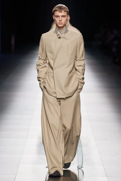Look 19